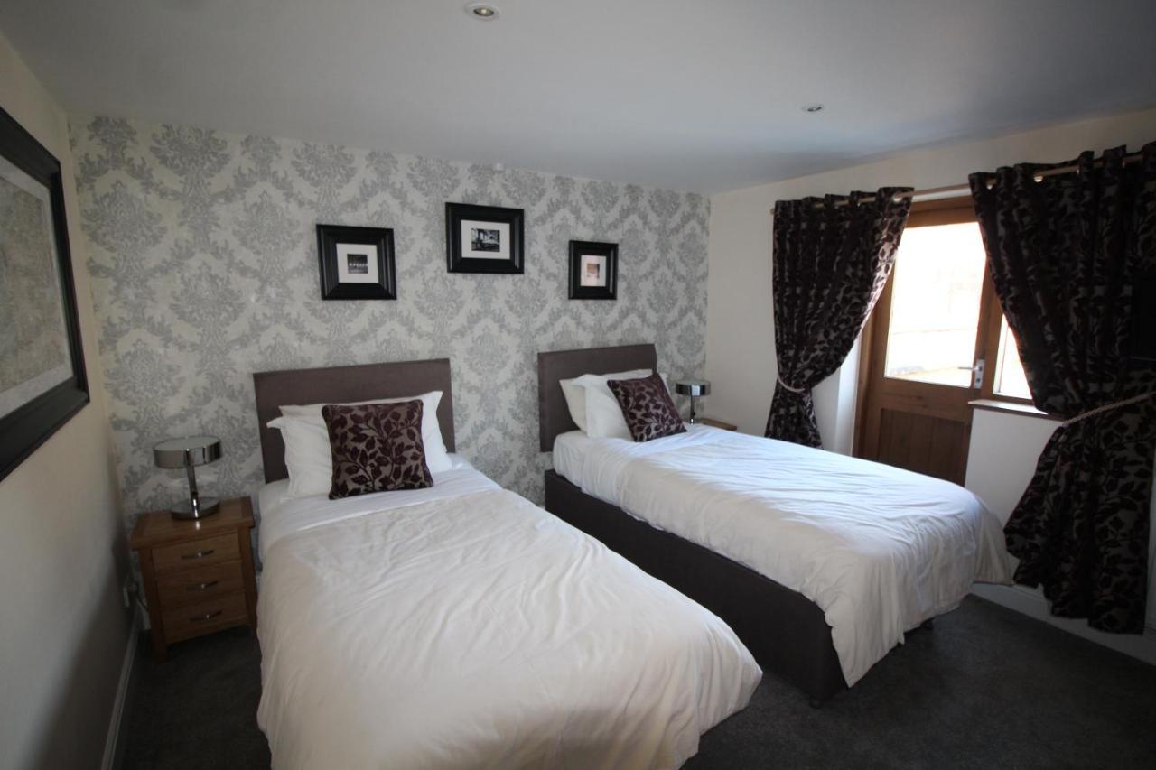 The Clothiers Arms Hotel สเตราด์ ภายนอก รูปภาพ