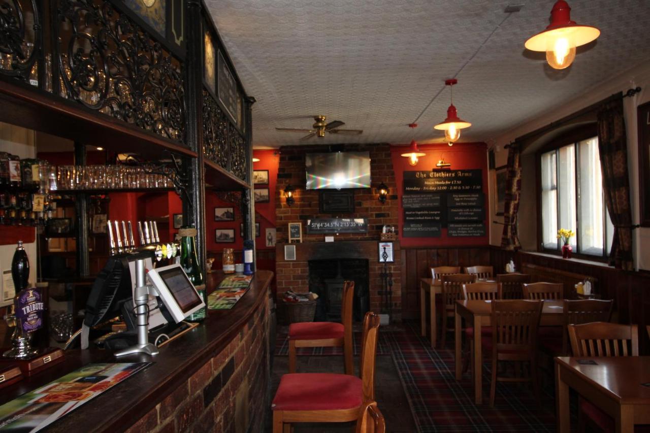 The Clothiers Arms Hotel สเตราด์ ภายนอก รูปภาพ